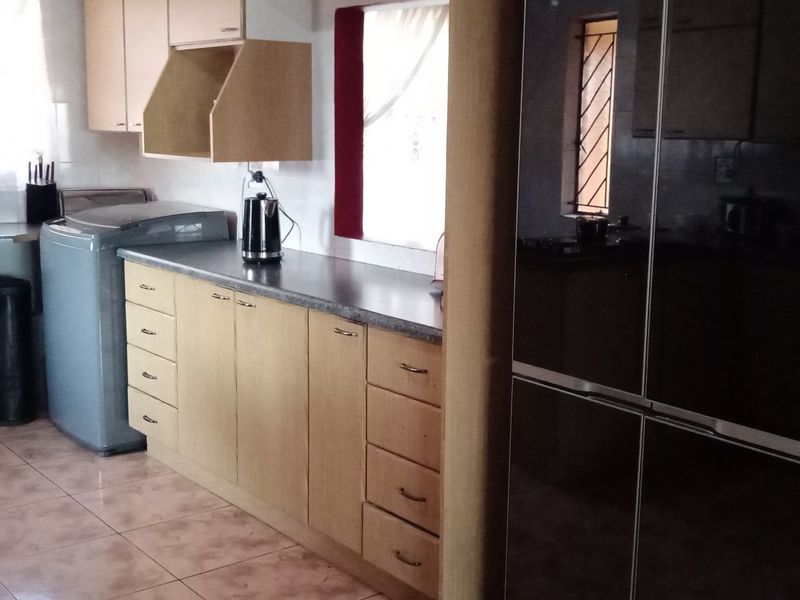 House For Sale In Nigel - Photo 2