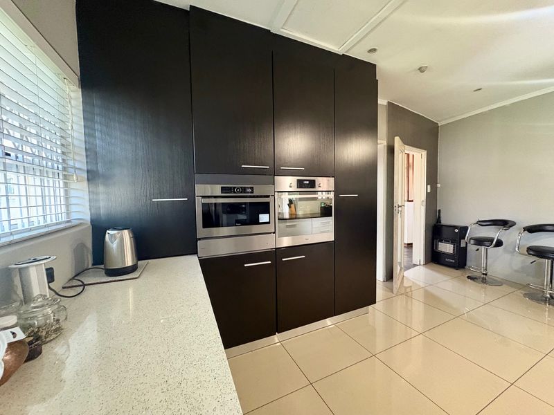 House For Sale In Johannesburg - Photo 2