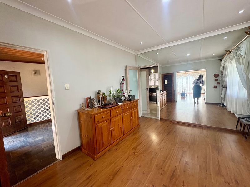 House For Sale In Johannesburg - Photo 6