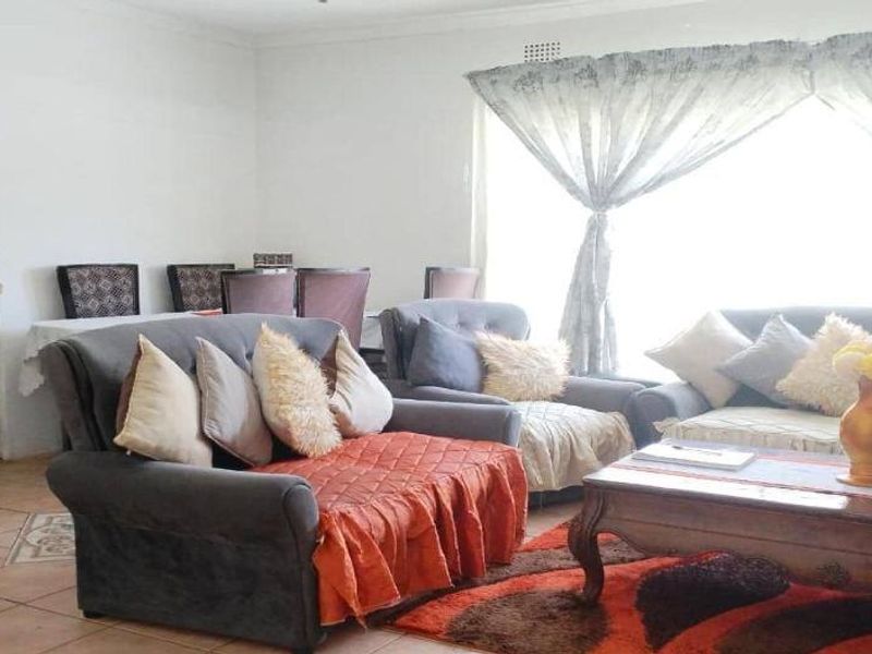 House For Sale In Johannesburg - Photo 5