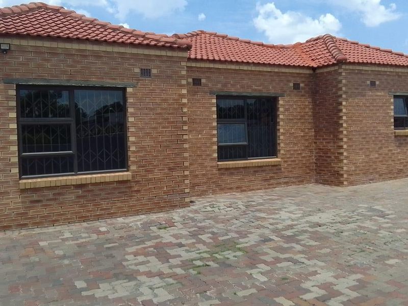 House Rental Monthly In Kempton Park - Photo 1