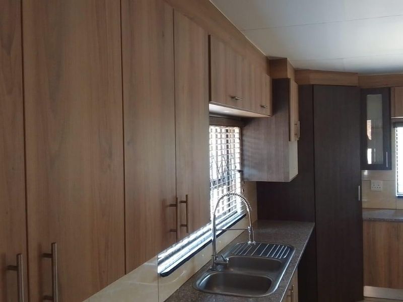 House Rental Monthly In Kempton Park - Photo 3