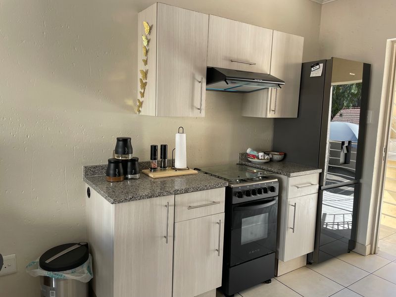 Apartment For Sale In Sandton - Photo 3