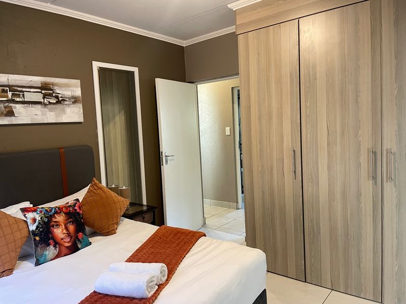 Apartment For Sale In Sandton - Photo 2