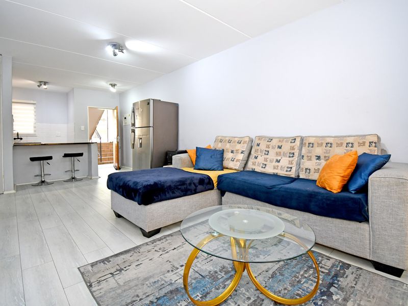 Apartment For Sale In Randburg - Photo 2