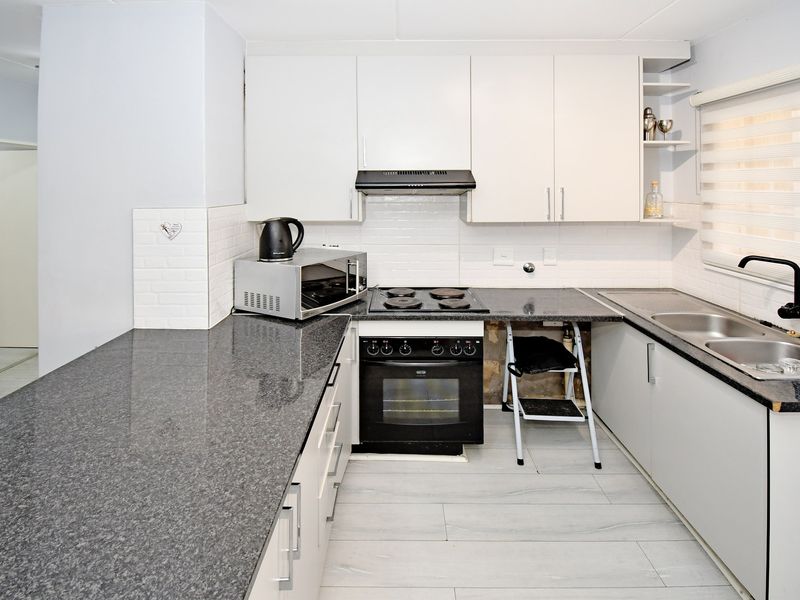 Apartment For Sale In Randburg - Photo 9