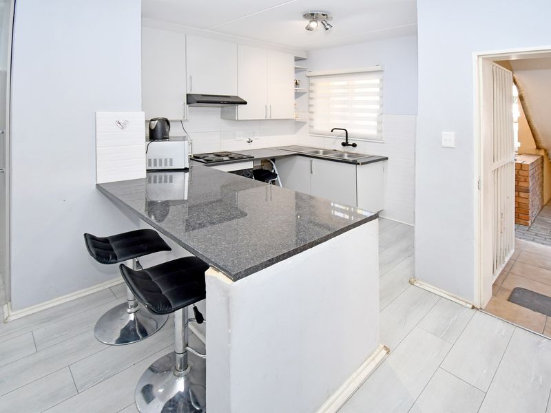Apartment For Sale In Randburg - Photo 8