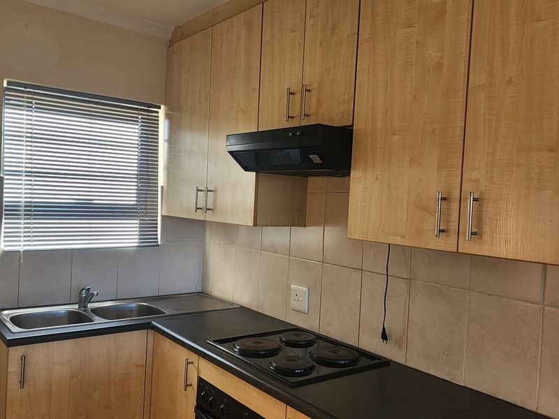 Townhouse For Sale In Port Elizabeth - Photo 9