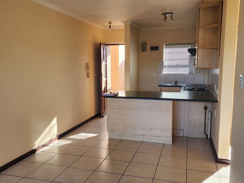 Townhouse For Sale In Port Elizabeth - Photo 7