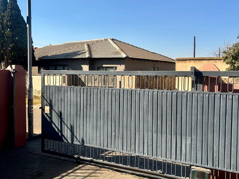 House For Sale In Soweto - Photo 5