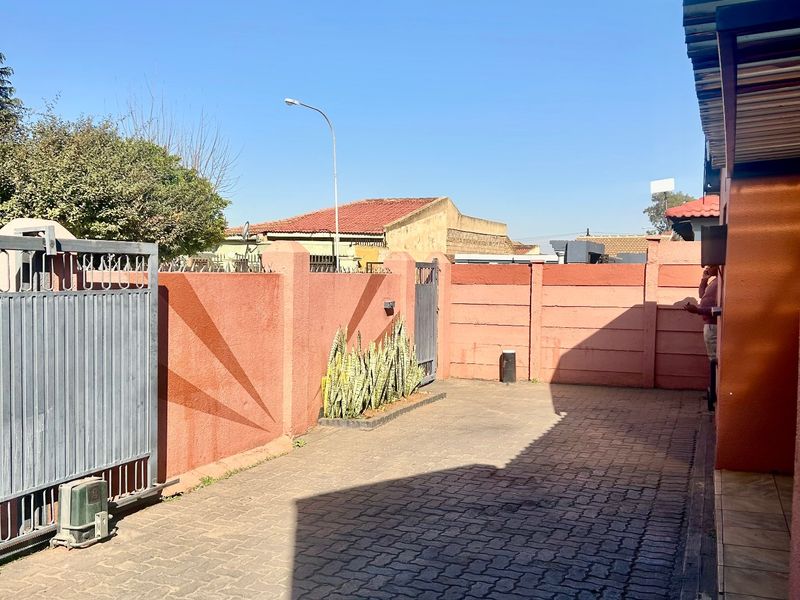 House For Sale In Soweto - Photo 4