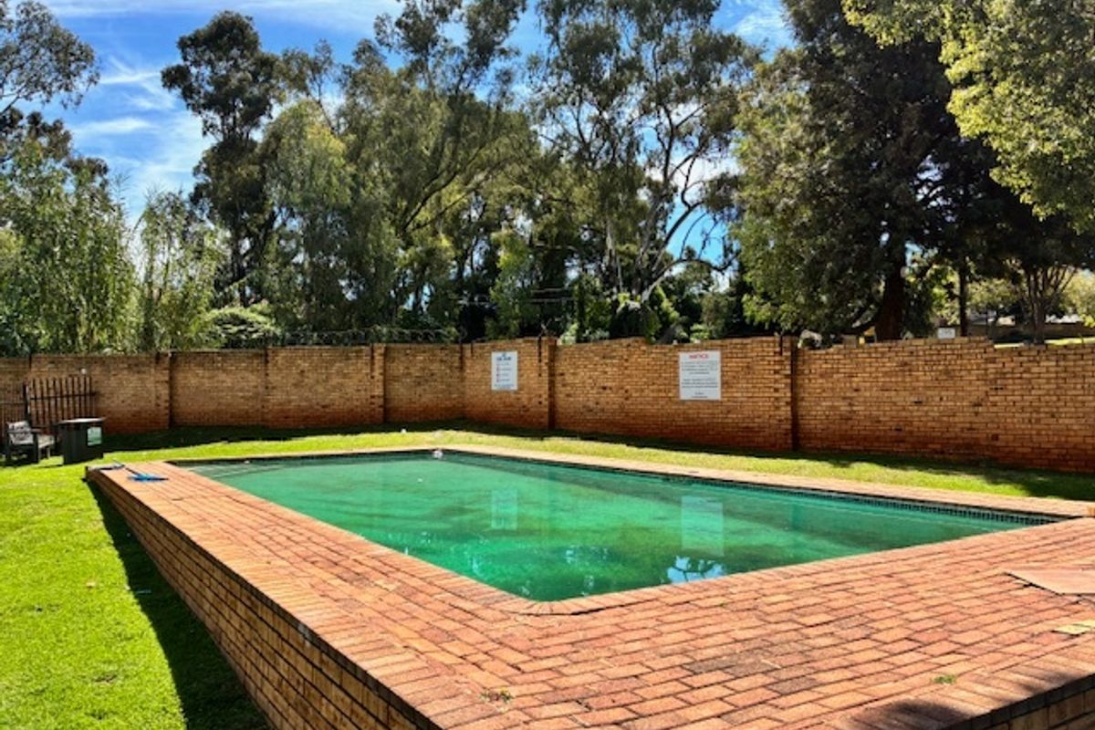 Apartment For Sale In Johannesburg - Photo 3