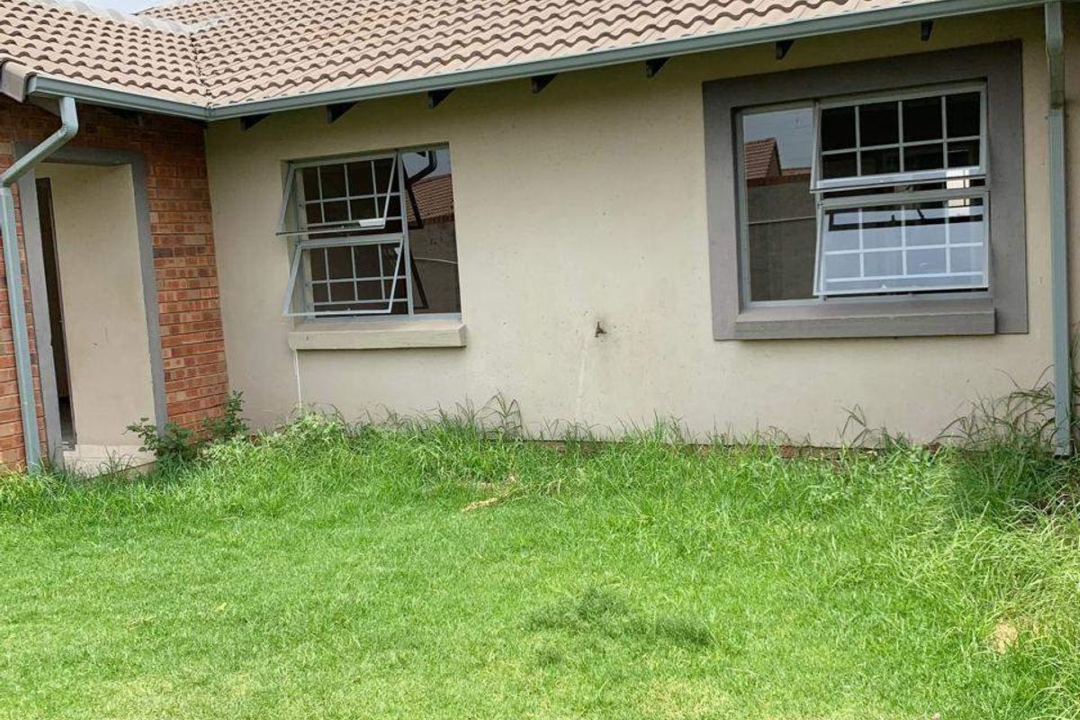 Townhouse For Sale In Midrand - Photo 2