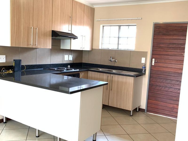 Townhouse For Sale In Midrand - Photo 3