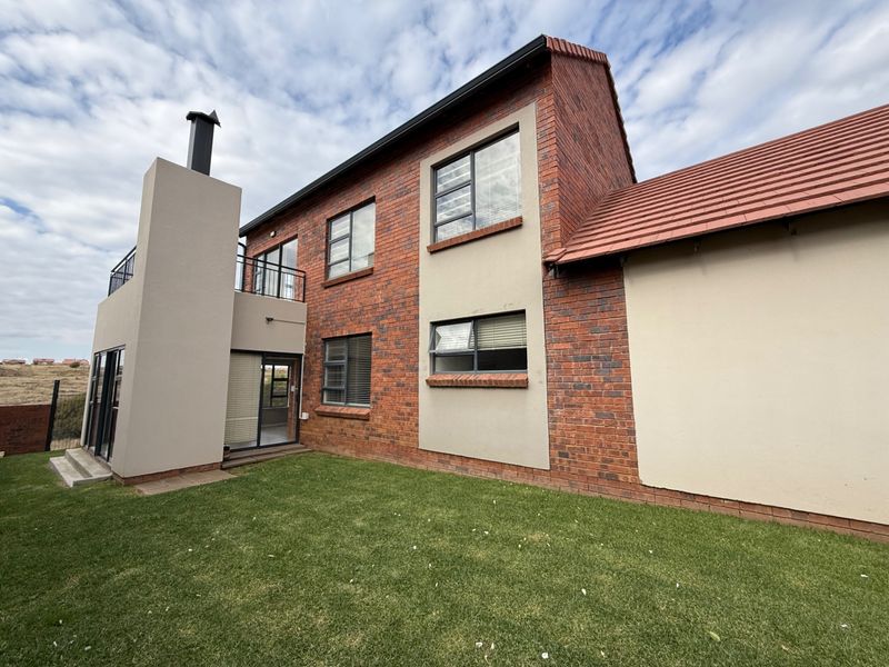 Townhouse Rental Monthly In Bloemfontein - Photo 2
