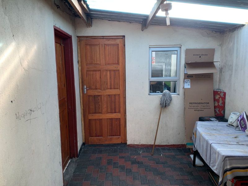 House For Sale In Khayelitsha - Photo 2