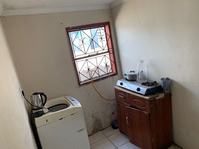 House For Sale In Khayelitsha - Photo 4