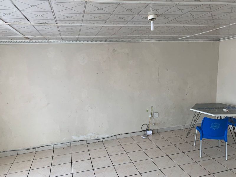 House For Sale In Khayelitsha - Photo 8