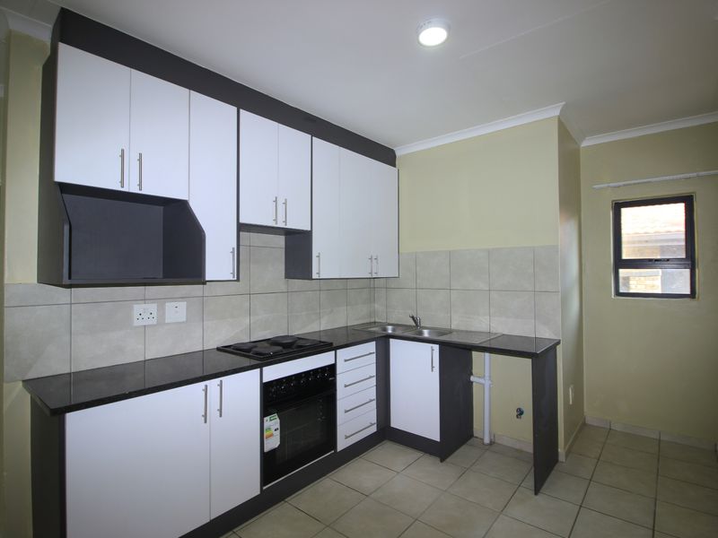 Apartment Rental Monthly In Benoni - Photo 3