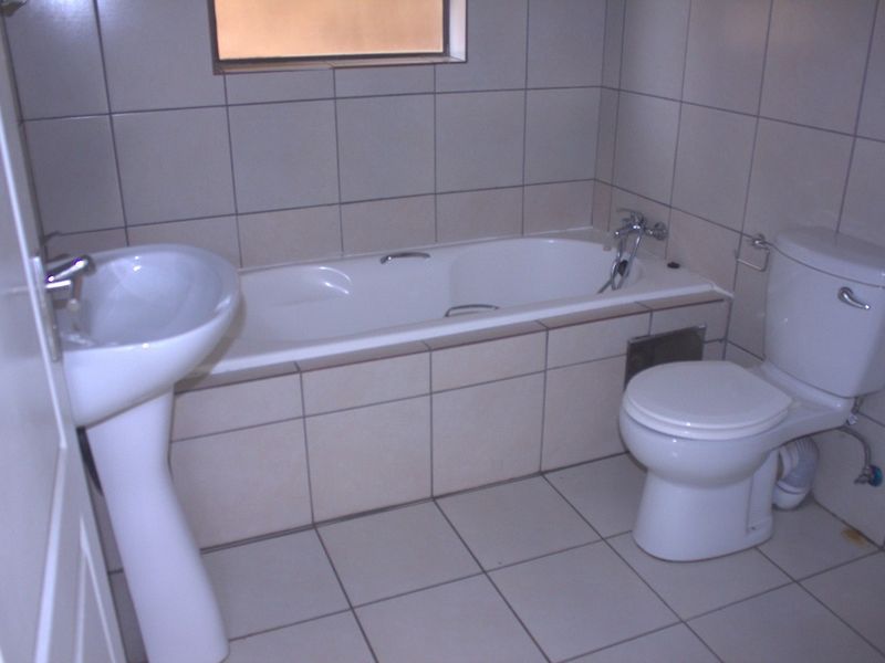 Apartment Rental Monthly In Kempton Park - Photo 9