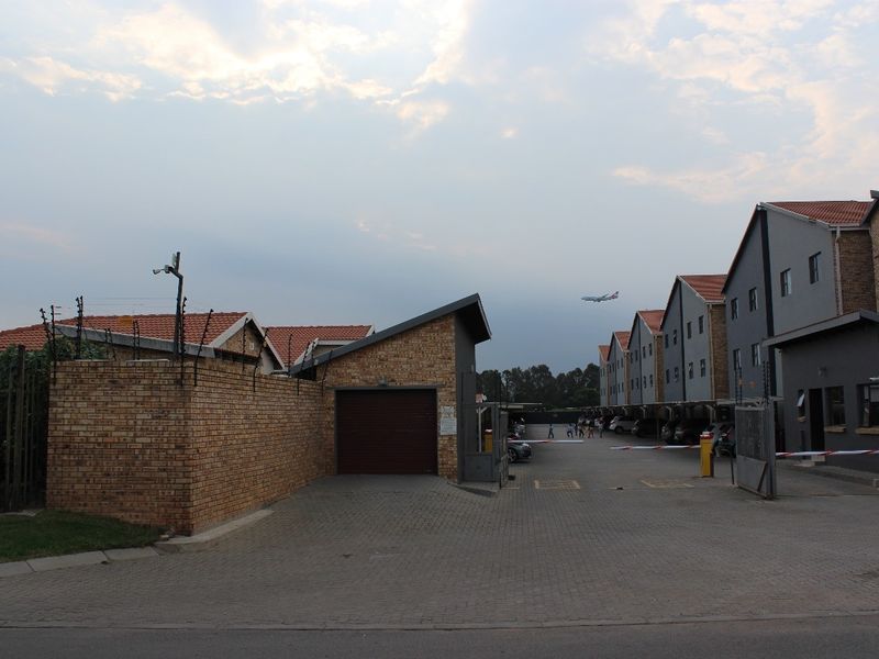 Apartment Rental Monthly In Kempton Park - Photo 1