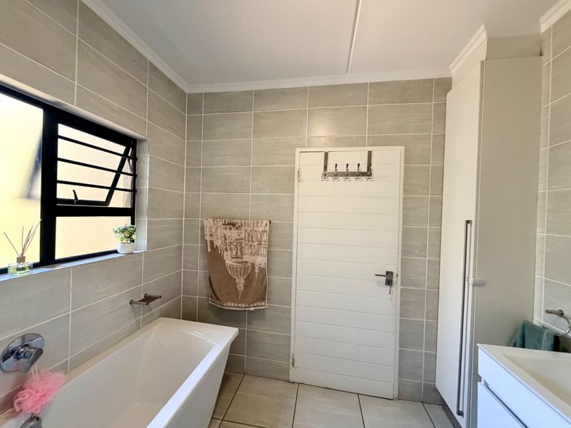 Apartment Rental Monthly In Midrand - Photo 8
