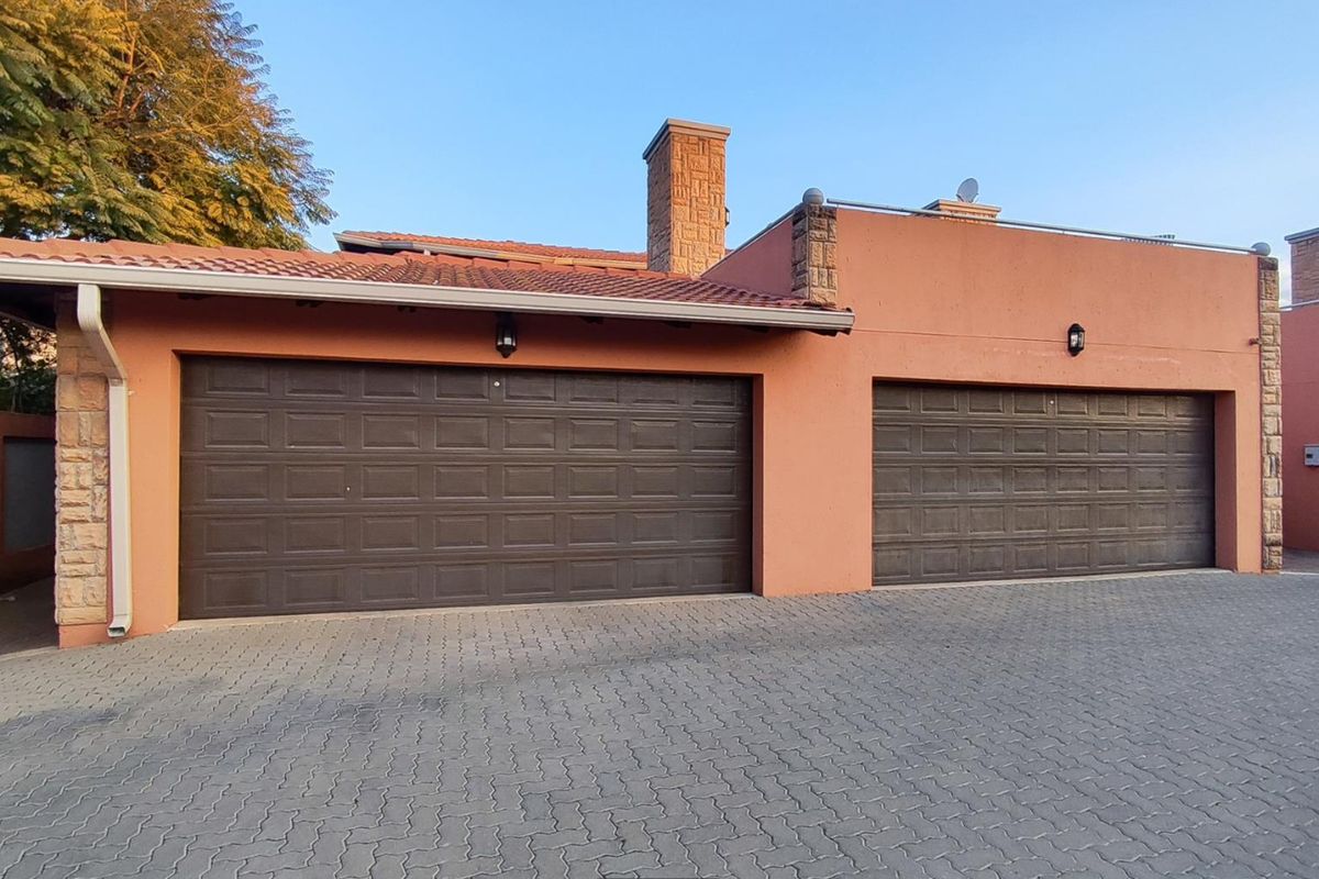 Townhouse For Sale In Kempton Park - Photo 2