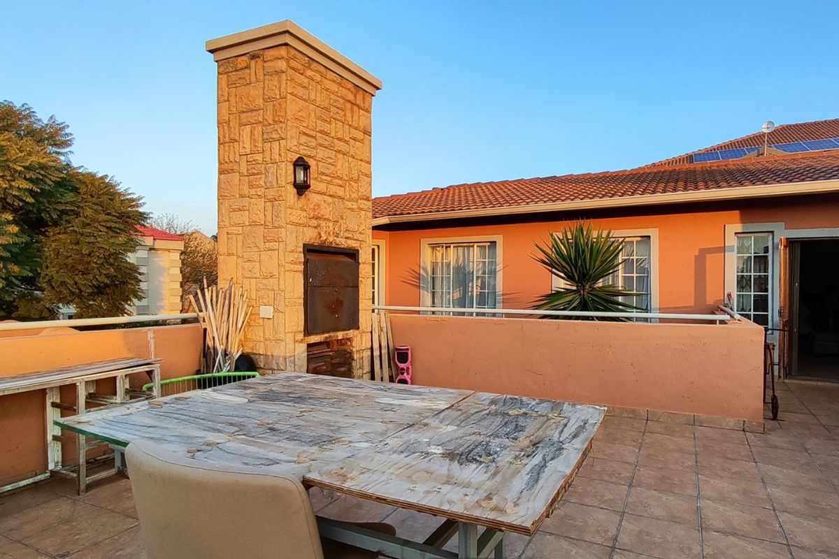 Townhouse For Sale In Kempton Park - Photo 4