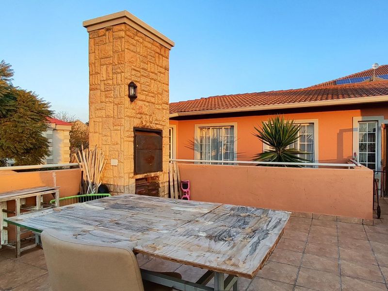 Townhouse For Sale In Kempton Park - Photo 4