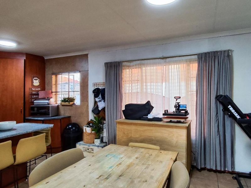 Townhouse For Sale In Kempton Park - Photo 9