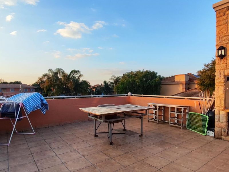 Townhouse For Sale In Kempton Park - Photo 5