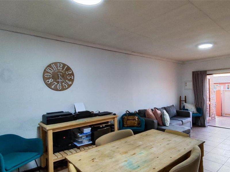 Townhouse For Sale In Kempton Park - Photo 8