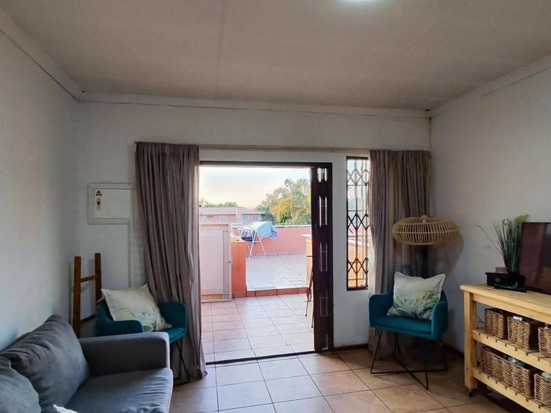 Townhouse For Sale In Kempton Park - Photo 6