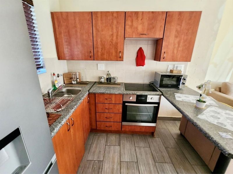 Apartment For Sale In Edenvale - Photo 1