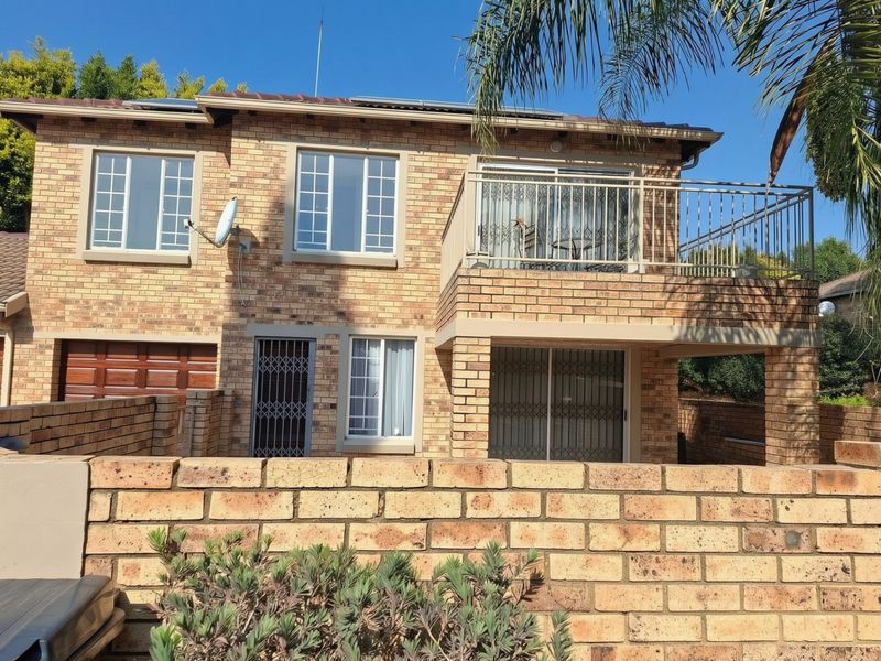 Townhouse For Sale In Randburg - Photo 2