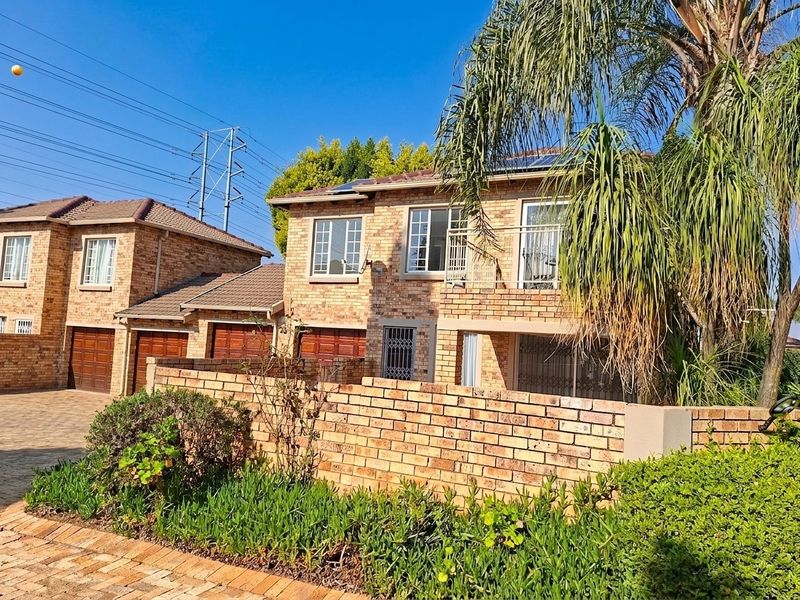 Townhouse For Sale In Randburg - Photo 1