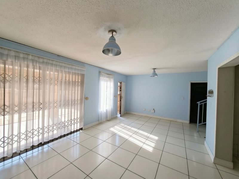 Townhouse For Sale In Randburg - Photo 5