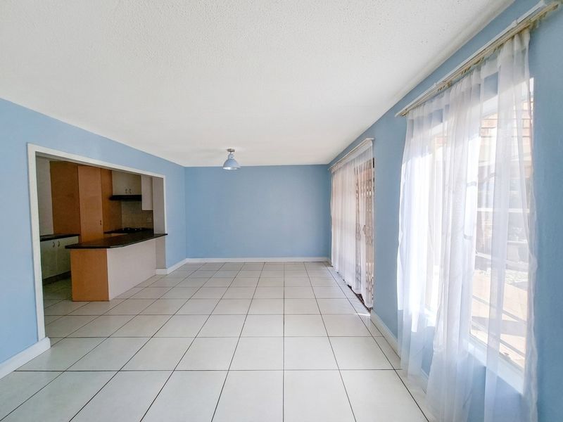 Townhouse For Sale In Randburg - Photo 6