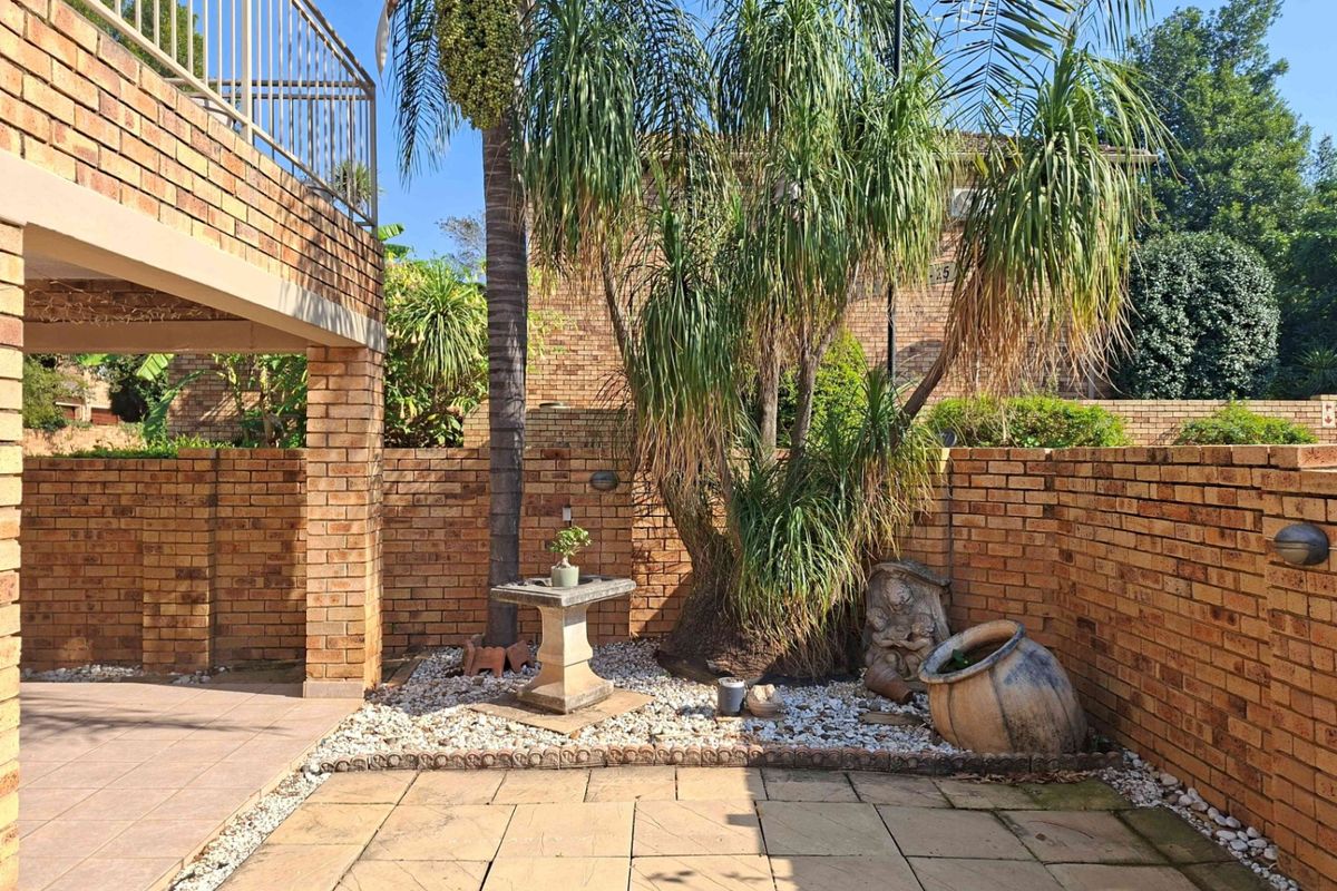 Townhouse For Sale In Randburg - Photo 4