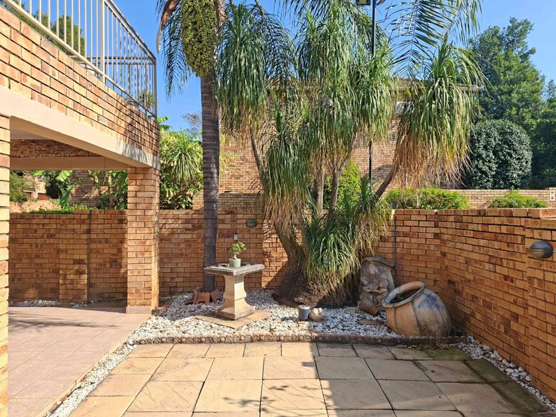 Townhouse For Sale In Randburg - Photo 4