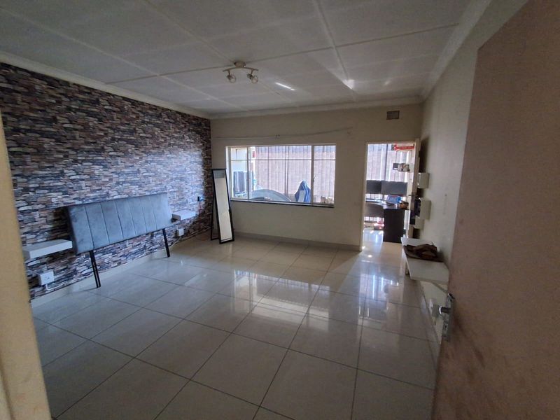 Apartment For Sale In Benoni - Photo 5