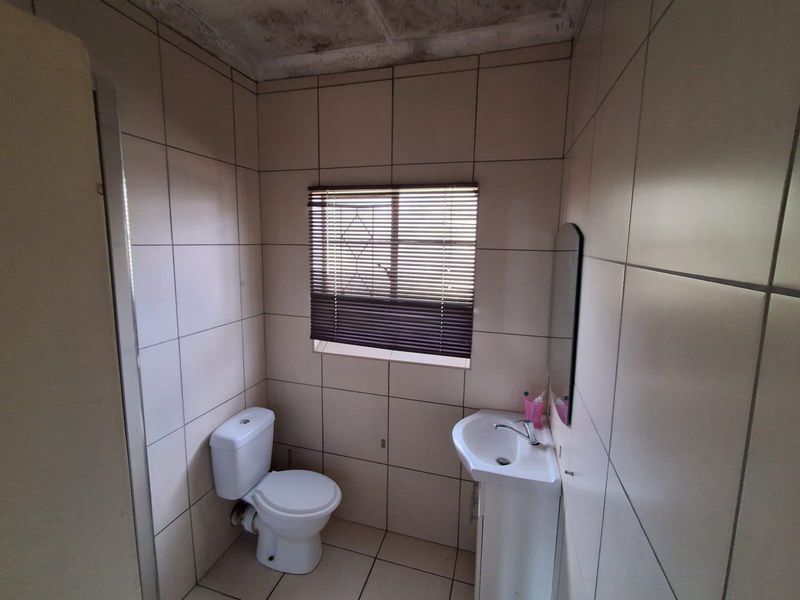Apartment For Sale In Benoni - Photo 7