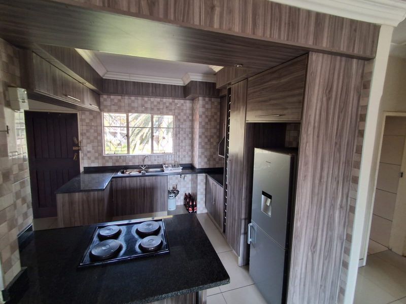 Apartment For Sale In Benoni - Photo 2