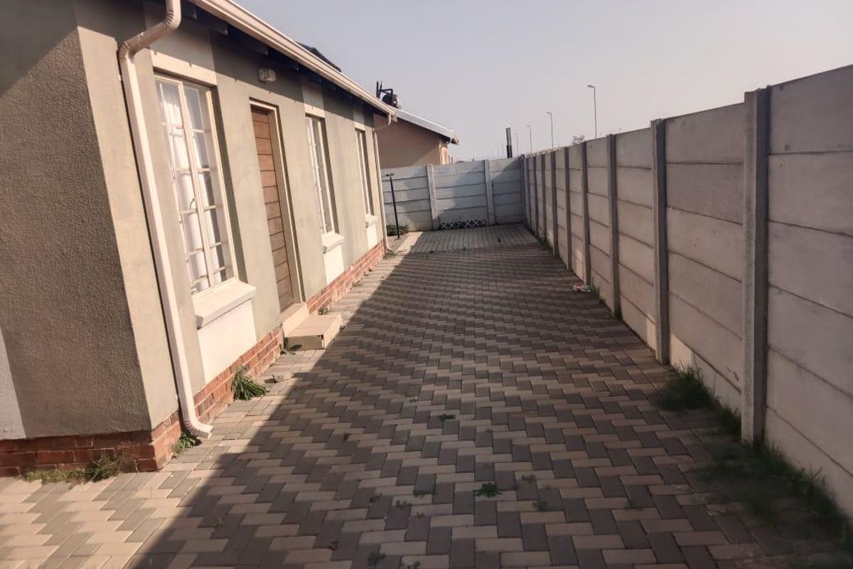 House For Sale In Alberton - Photo 4