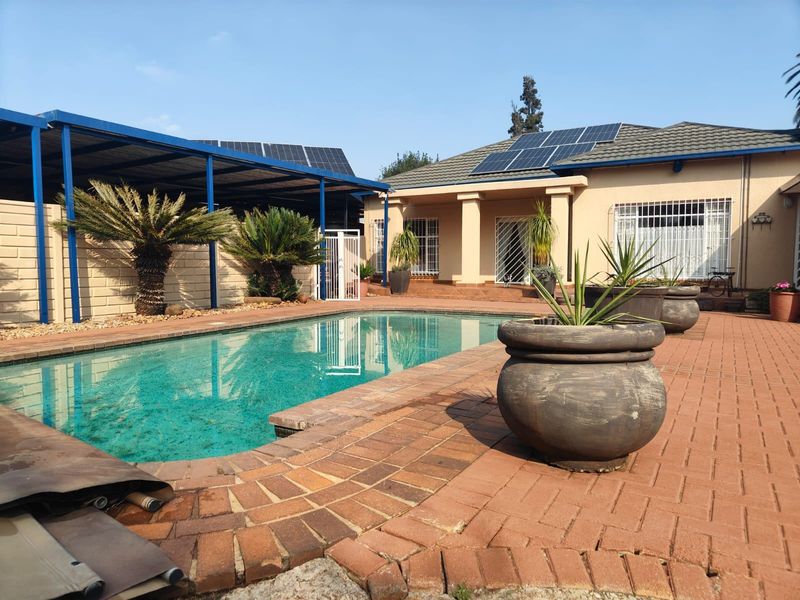House For Sale In Brakpan - Photo 1