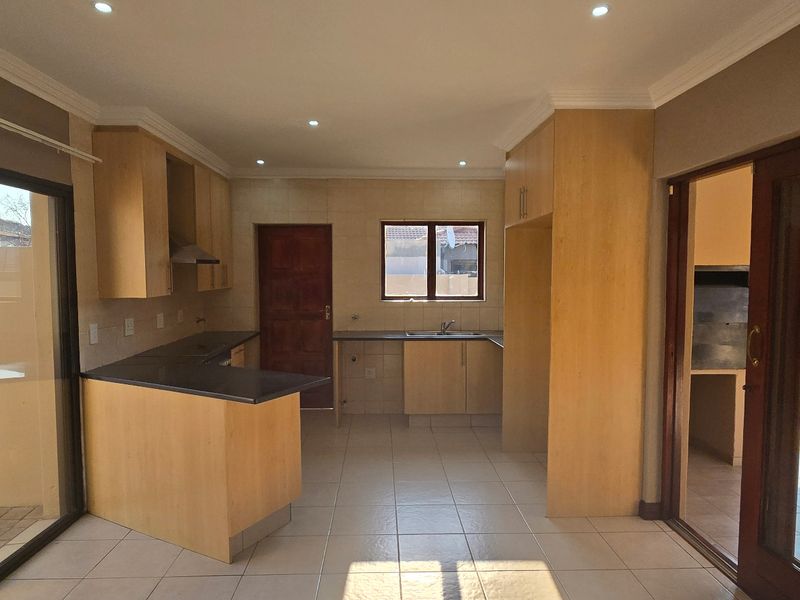 Cluster For Sale In Benoni - Photo 2