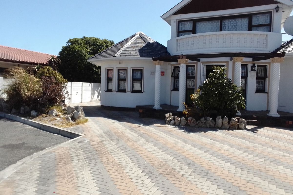 House For Sale In Parow - Photo 2