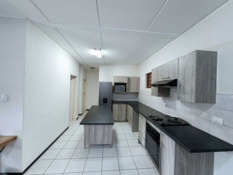 Apartment For Sale In Randburg - Photo 6