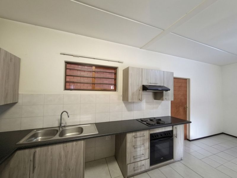 Apartment For Sale In Randburg - Photo 4