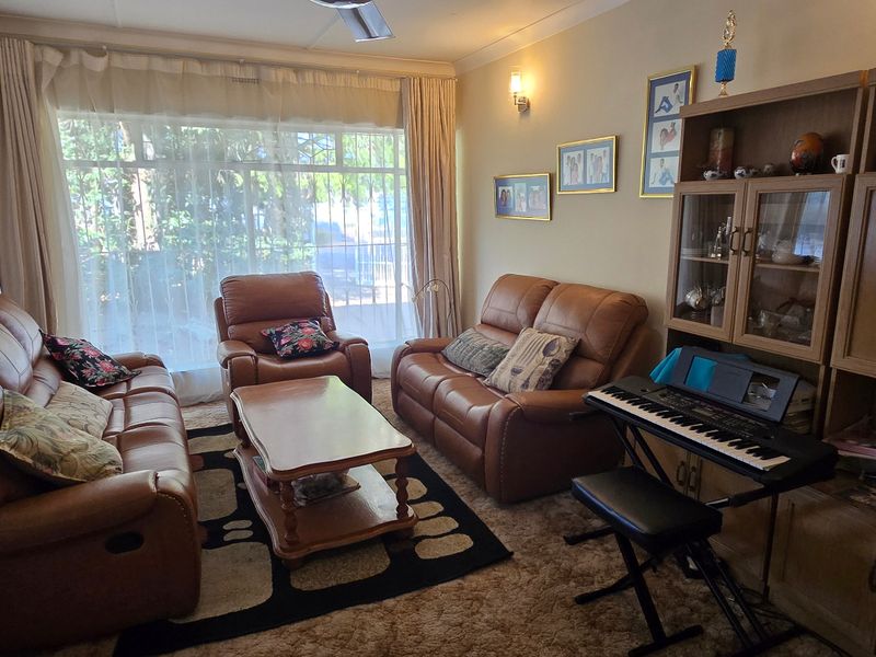 House For Sale In Benoni - Photo 2